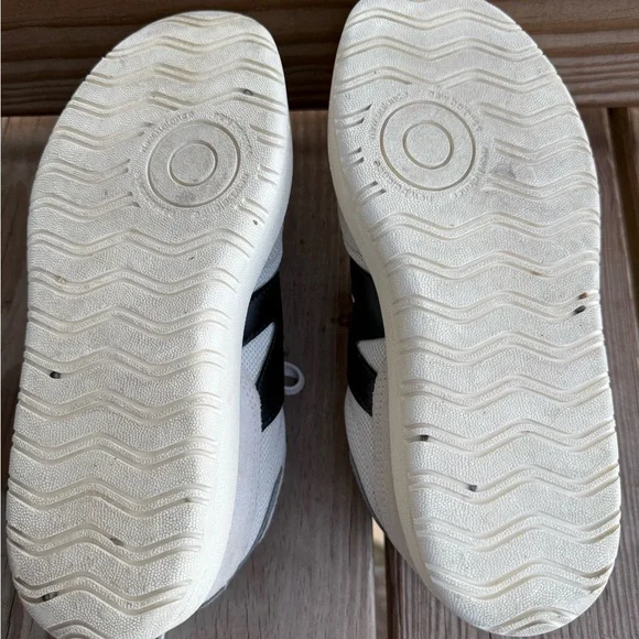 New Balance Men's Sneakers in White and Black - Picture 7 of 8